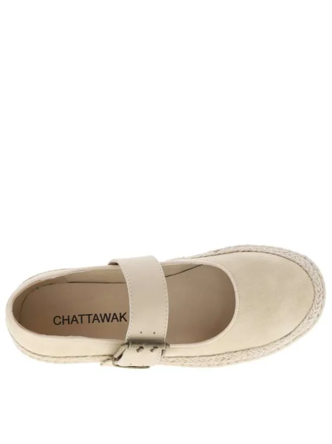 Ballerines beiges avec une sangle à boucle à ardillon et à semelle plate