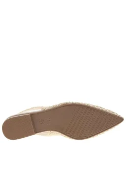 Ballerines écrues avec un talon décroché bas et fermeture à slip-on