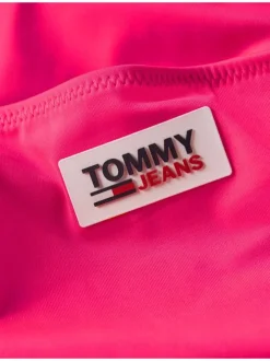 Bas de maillot de bain rose avec patch sur l'arrière