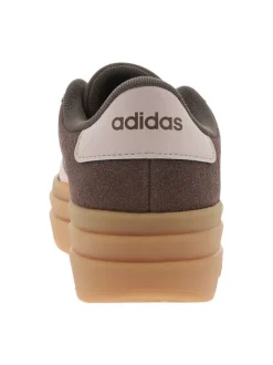 Baskets marron à talon plateau avec un logo en relief sur la semelle