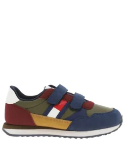 Baskets multicolores avec bandes auto-agripantes et superposition de patchs