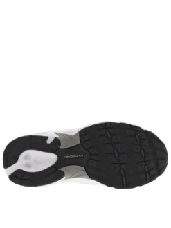 Baskets multisport 530 blanches avec multiples logos de la marques