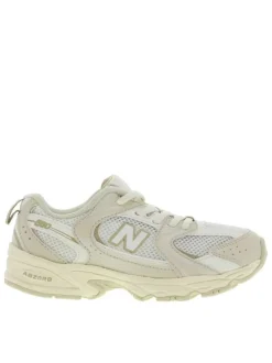 Baskets multisport 530 écrues avec multiples logos de la marques