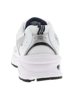 Baskets multisport blanches à talon plat avec une languette d'aisance
