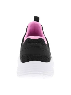 Baskets noires avec une semelle plate et une fermeture slip-on