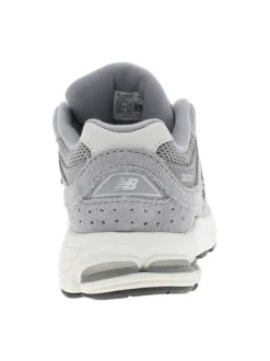 Baskets running 2002 grises à talon plat avec un empiècement nubuck