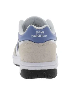 Baskets running blanches avec des talons plats et des lacets plats
