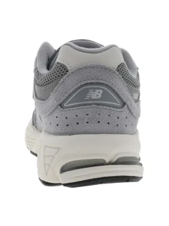Baskets running grises à talon plat avec des lacets gris plats