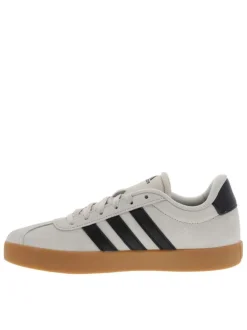 Baskets skate grises à talon plat avec une fermeture à lacets