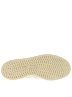 Baskets skate grises à talon plat et avec une empeigne en caoutchouc