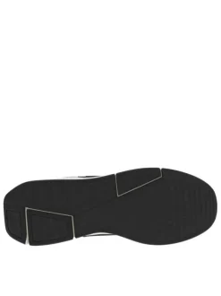 Baskets basses bleu marine, grises, blances et jaunes avec lacets