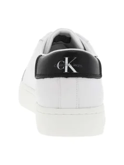 Baskets basses en cuir blanc avec surpiqures blanches tige noire et logo sur côté extérieur