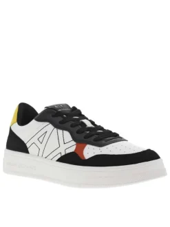 Baskets basses en cuir blanc et nubuck noir à semelle semi-compensée blanche