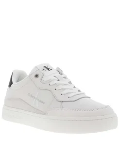 Baskets basses en cuir blanc à semelle vulcanisée plate et détails noirs