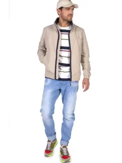 Baskets basses homme en cuir vert et taupe avec le logo iconique sur le côté