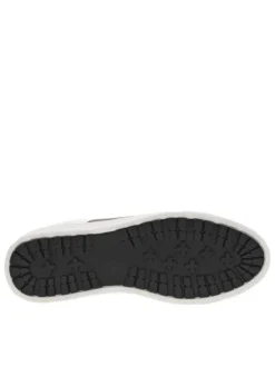Baskets basses tennis blanches et noires avec des lacets plats
