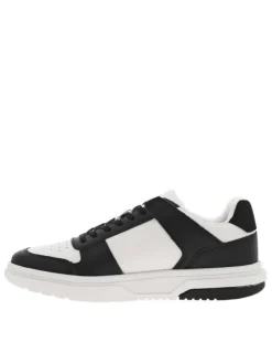 Baskets basses tennis en cuir blanches avec lacets plats et logo sur le côté