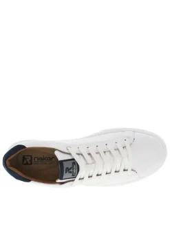 Baskets basses tennis en cuir blanches et marine avec des lacets plats