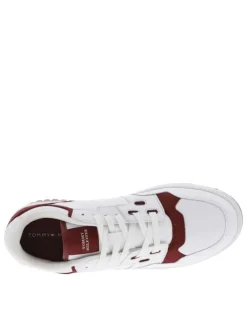 Baskets basses tennis en cuir bordeaux et blanches avec des lacets plats