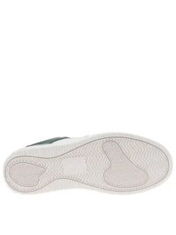 Baskets basses tennis en cuir vertes et blanches avec des lacets plats