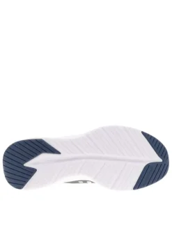 Baskets blanches avec un patch sur la languette et une fermeture slip-on