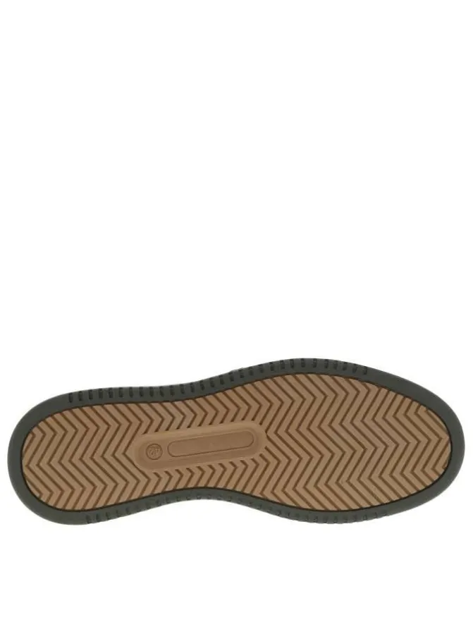 Baskets blanches et brunes à semelle plate avec des lacets plats blancs