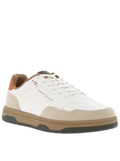 Baskets blanches et brunes à semelle plate avec des lacets plats blancs