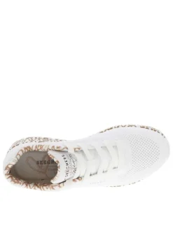 Baskets blanches à semelle plate avec des cœurs dorés imprimés et à lacets plats
