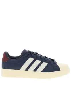 Baskets bleues avec un talon plat pourvu de lacets et de bandes blanches
