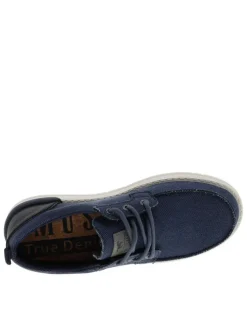 Baskets bleus avec un talon plat et des lacets ronds tressés
