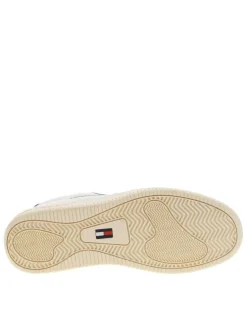 Baskets en cuir blanc cassé à semelle beige et lacets tressés plats blancs