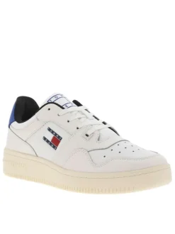 Baskets en cuir blanc cassé à semelle beige et lacets tressés plats blancs