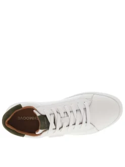 Baskets en cuir blanches avec un empiècement en daim kaki au talon