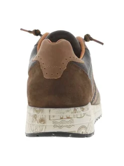 Baskets en cuir café avec un talon plat imprimé à fermeture slip-on