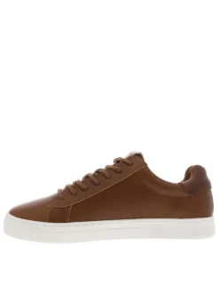 Baskets en cuir cognac à talon plat avec une languette en daim