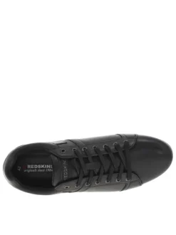 Baskets en cuir noires plates avec des lacets plats enduits et nom de la marque