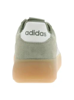 Baskets en cuir vert avec un revêtement doux à talon plat avec des lacets