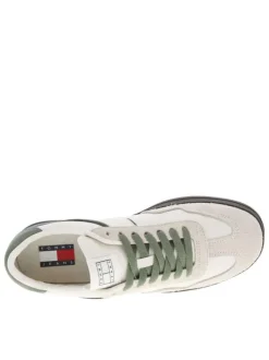 Baskets ivoire avec des lacets contrastés et empiècements en daim