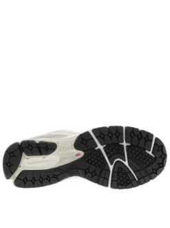 Baskets multisport 2002 beige à talon plat avec du mesh sur le pourtour