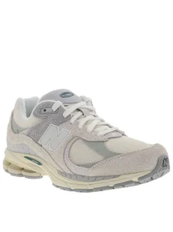 Baskets multisport écrues à talon plat avec des empiècements nubuck