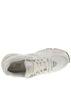 Baskets multisport 725 écrues à talon plat avec lacets ronds blancs