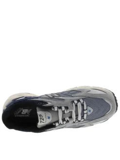 Baskets multisport grises à talon plat et à lacets ronds blancs