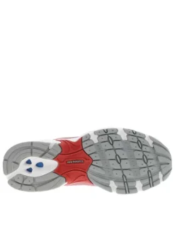 Baskets multisport 530 roses avec un talon plat et des lacets ronds bicolores