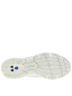 Baskets multisports argent à semelle plate avec une languette d’aisance