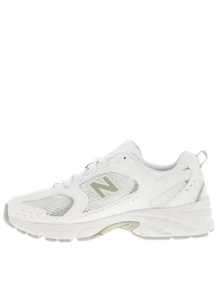 Baskets multisports blanches avec des détails verts sauge et des lacets plats