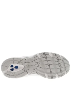 Baskets multisports blanches à pois avec une semelle plate et des lacets plats