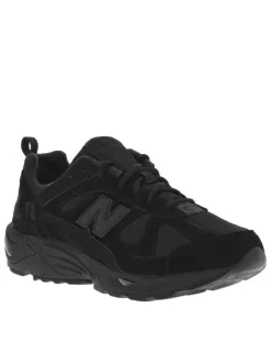 Baskets noires avec semelle crantée pourvues d’empiècements en cuir nubuck