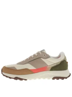 Baskets running beige à talon plat avec un patch de la marque sur la languette