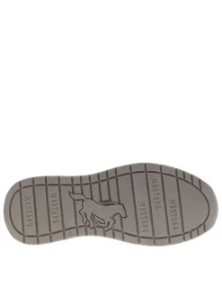 Baskets running bleu marine à talon plat avec un col élastiqué