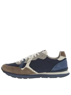 Baskets running en cuir bleu marine à talon plat avec des lacets tressés